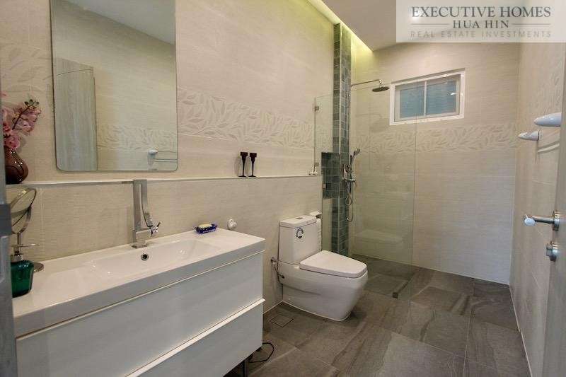 Hua Hin Luxury Villa for Sale05