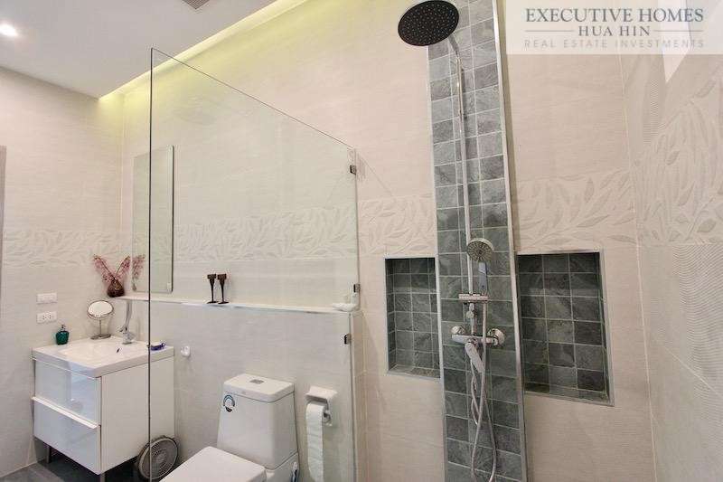 Hua Hin Luxury Villa for Sale06