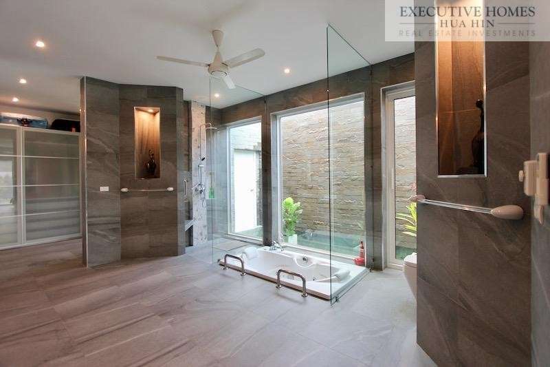 Hua Hin Luxury Villa for Sale95