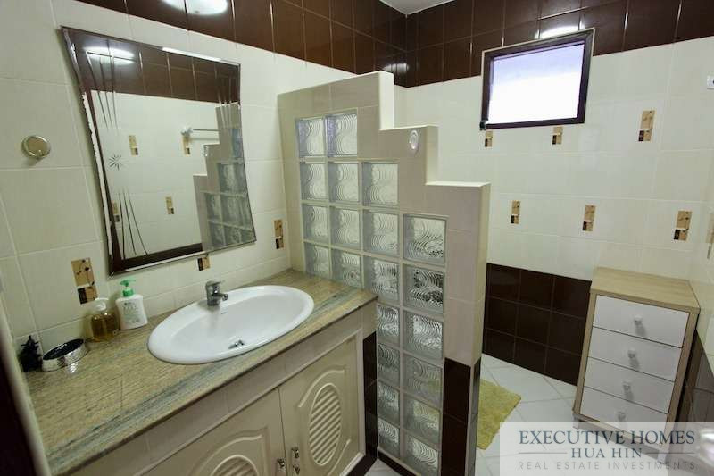Pranburi pool villa for sale09