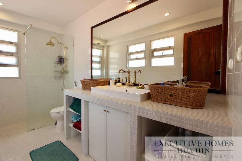 Khao Tao pool villa for sale91