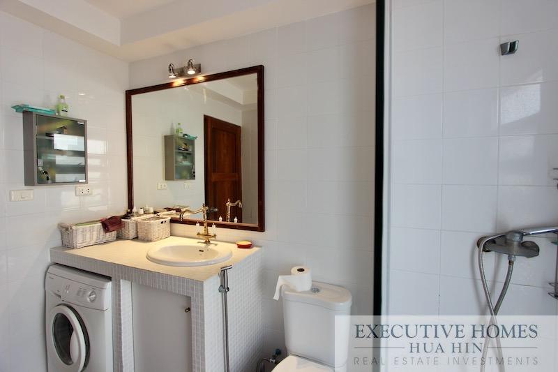 Khao Tao pool villa for sale95