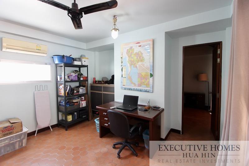 Khao Tao pool villa for sale96