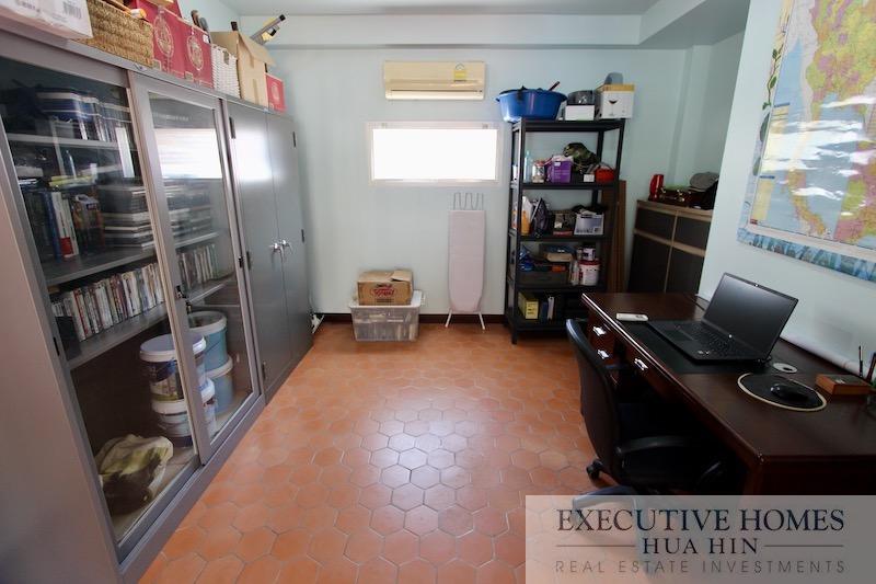 Khao Tao pool villa for sale97