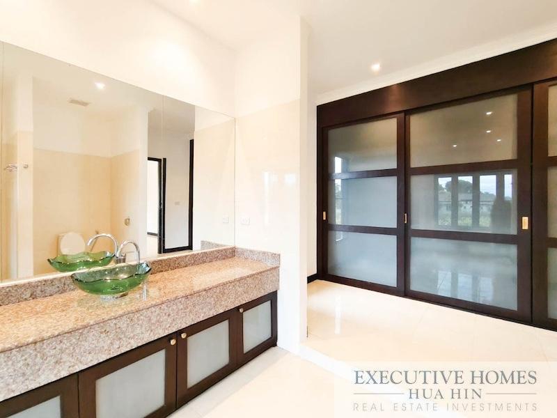 Palm Hills pool villa for sale38