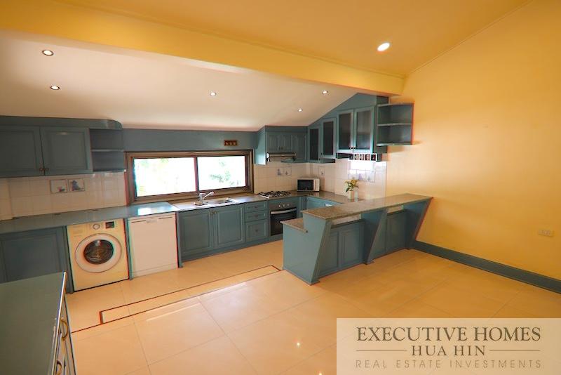 Large pool villa Soi 94 Hua Hin for sale | Large Pool Villa in Hua Hin City Center for Sale