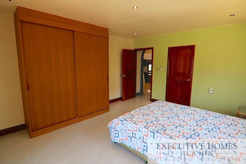 Large pool villa Soi 94 Hua Hin for sale | Large Pool Villa in Hua Hin City Center for Sale