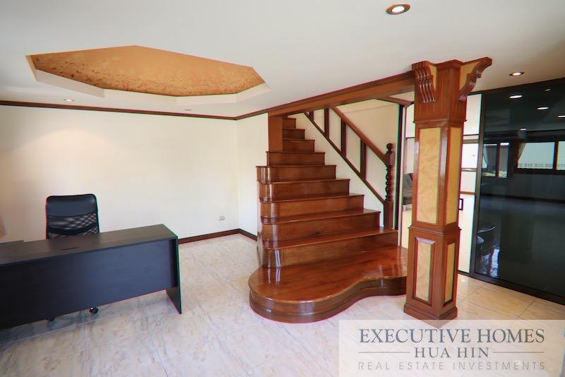 Large pool villa Soi 94 Hua Hin for sale | Large Pool Villa in Hua Hin City Center for Sale