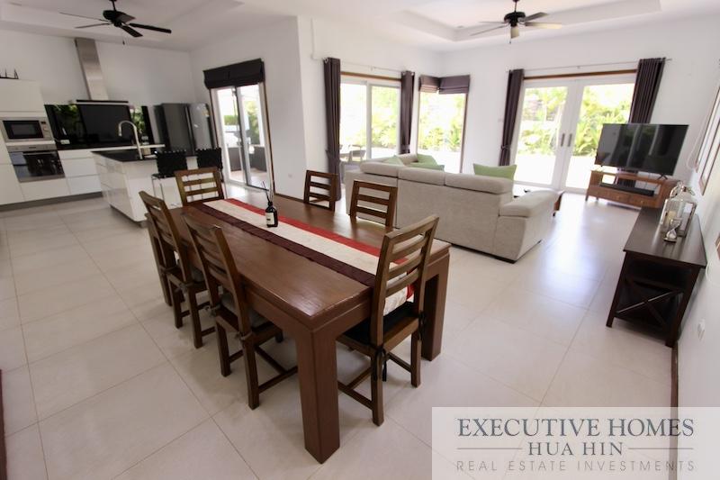 Hua Hin Property for Sale | Spacious 4 Bed Pool Villa for Sale in Hua Hin | Hua Hin Real Estate for SaleHua Hin Property for Sale | Spacious 4 Bed Pool Villa for Sale in Hua Hin | Hua Hin Real Estate for Sale