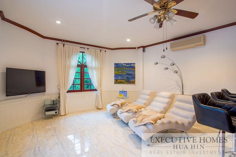Premium Pool Villa for Sale in Central Hua Hin34